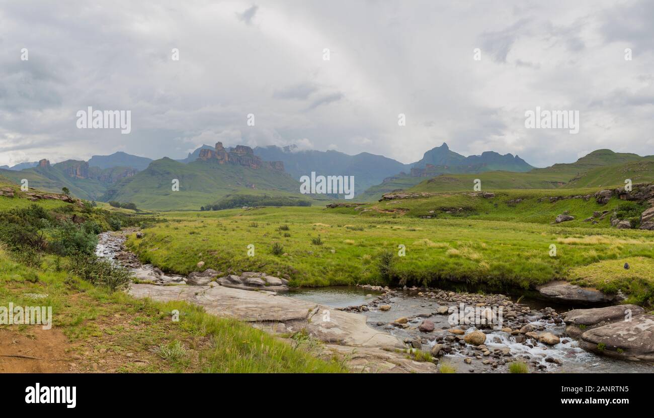 Low rain clouds hi-res stock photography and images - Alamy