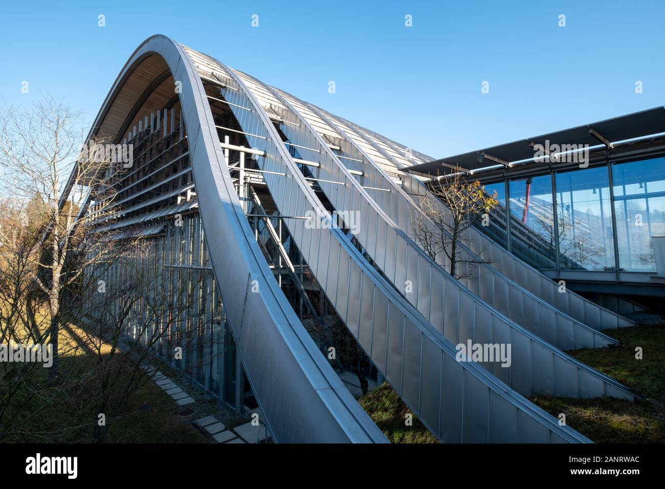 Zentrum Paul Klee, Bern Switzerland, art gallery dedicated to the artist  Paul Klee. The building has a green roof and is designed by Renzo Piano  Stock Photo - Alamy