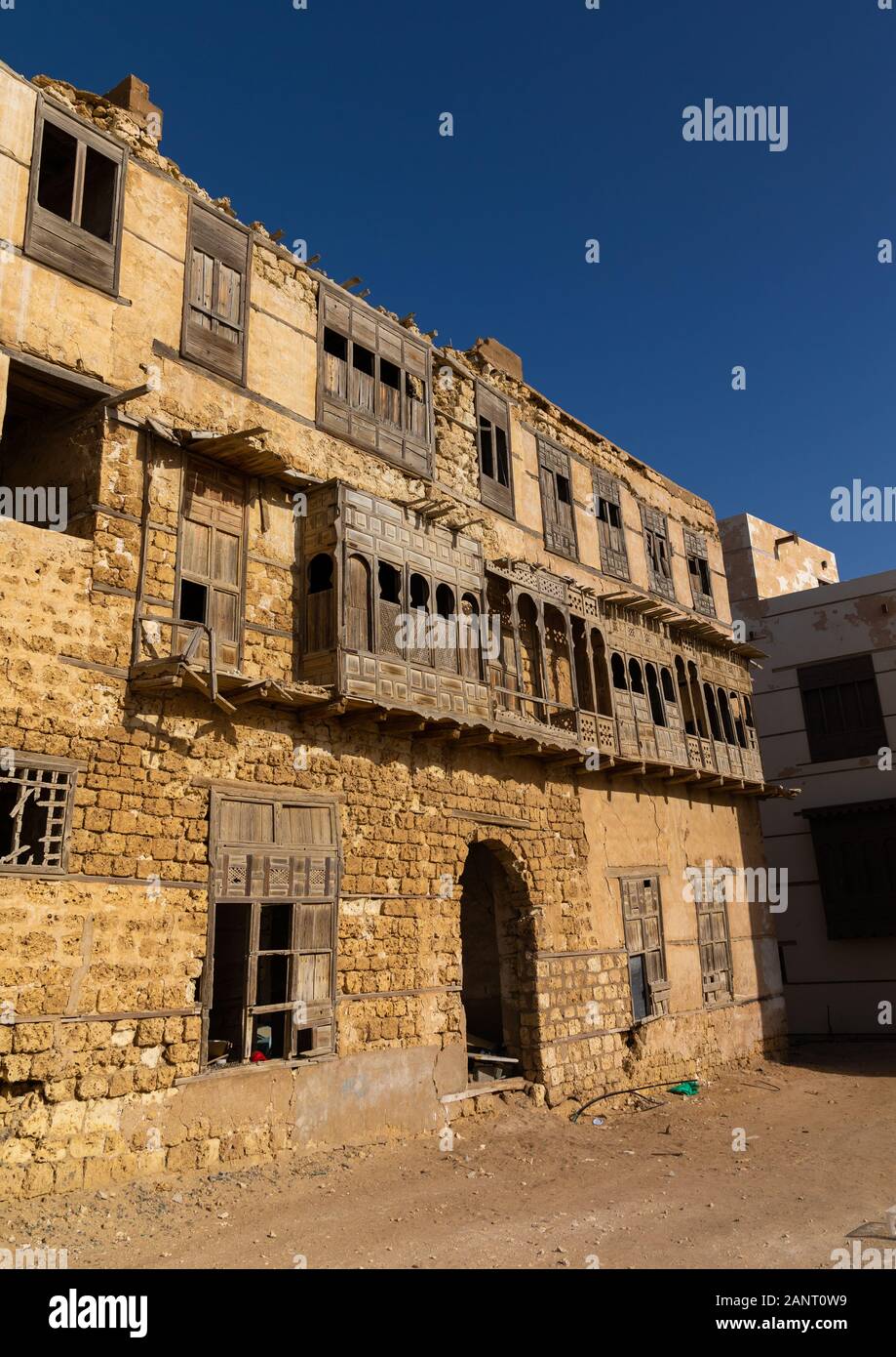 Historic Dilapidated House With Wooden Mashrabiyas Al Madinah Province Yanbu Saudi Arabia Stock Photo Alamy