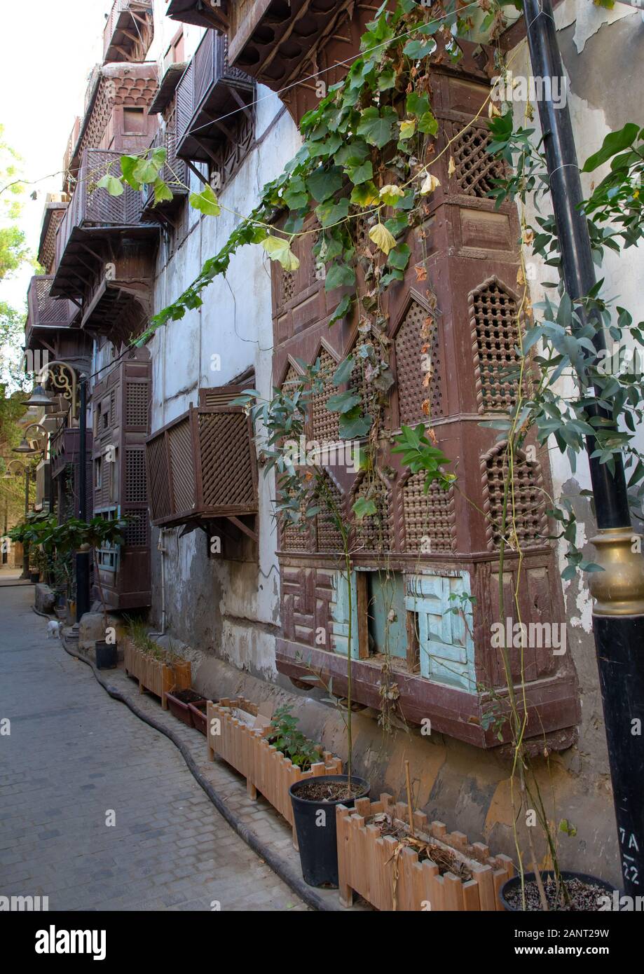 Old houses with wooden mashrabiyas in al-Balad quarter, Mecca province, Jeddah, Saudi Arabia Stock Photo