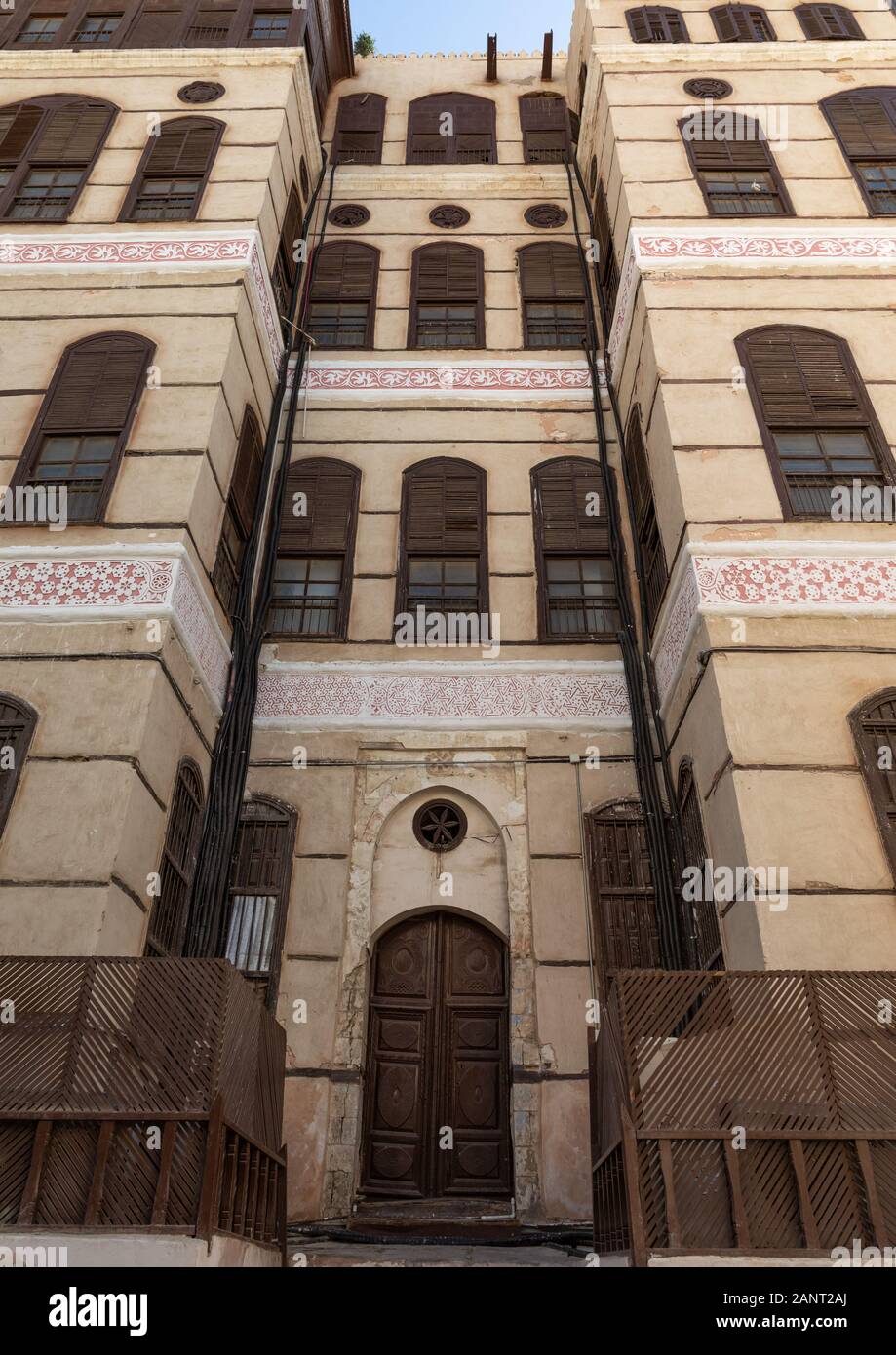 Old house with wooden mashrabiya in al-Balad quarter, Mecca province, Jeddah, Saudi Arabia Stock Photo