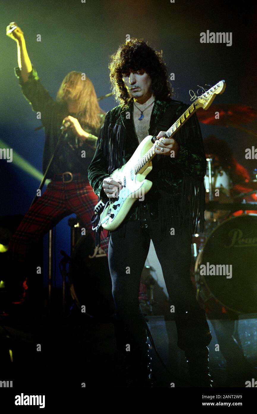 Milano italy 28/10/1995 Live concert of Ritchie Blackmore's Rainbow at the Palalido :Doogie White and Ritchie Blackmore Stock Photo