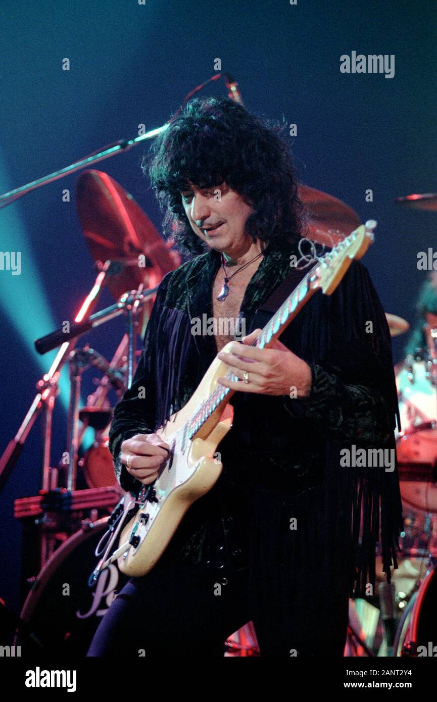 Milano italy 28/10/1995 Live concert of Ritchie Blackmore's Rainbow at the Palalido :Ritchie Blackmore Stock Photo