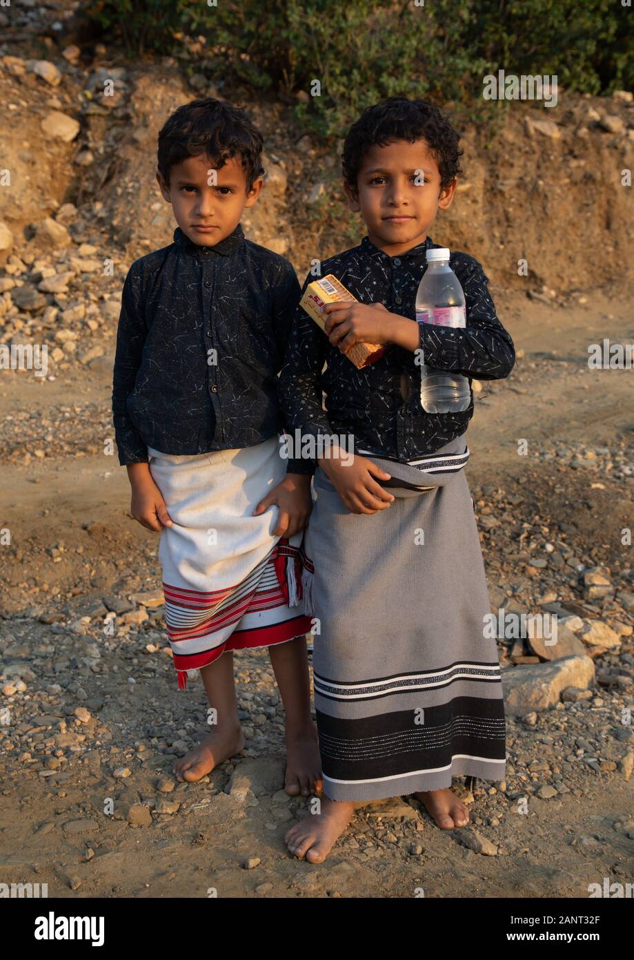 Portrait of two barefoot children wearing futhas, Jizan province, Alaydabi, Saudi Arabia Stock Photo