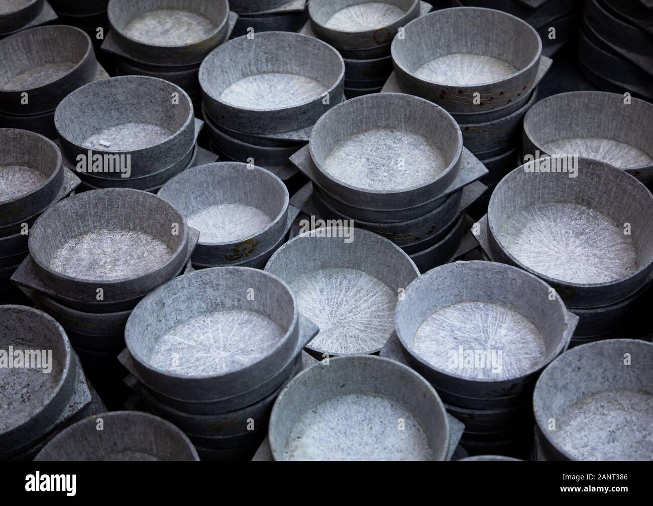Natural stone kitchen bowls plates for sale in a shop, Najran Province, Najran, Saudi Arabia Stock Photo