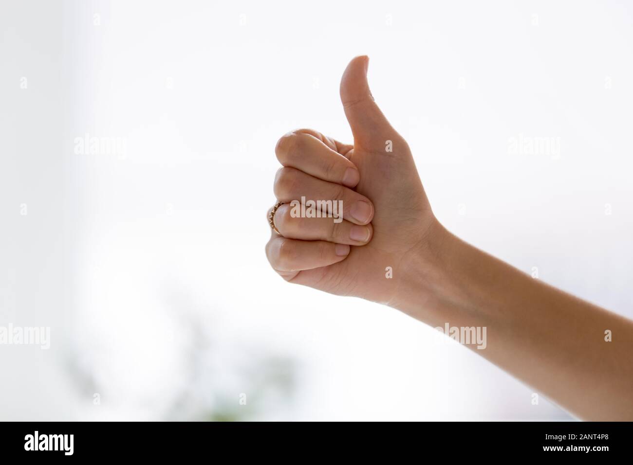 Hand showing thumbs up hi-res stock photography and images - Alamy