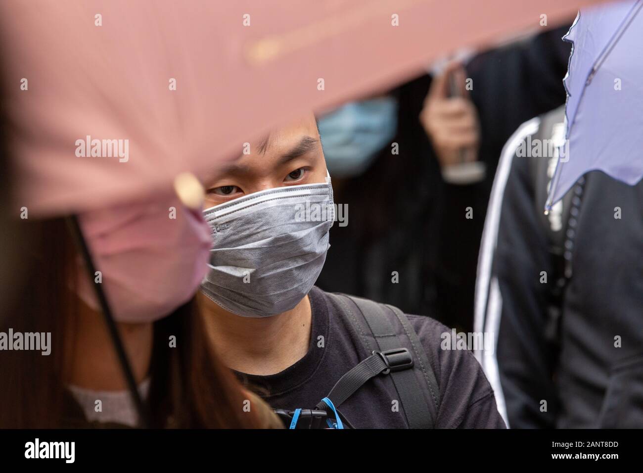Hong Kong, China. 19th Jan, 2020. Man and woman under umbrella at the crowded Admiralty point where the police blocked the march from going any further at the Hong Kong Protest - Universal Seige on Communists Rally at Chater Garden, Central, Hong Kong. Credit: David Ogg/Alamy Live News Stock Photo