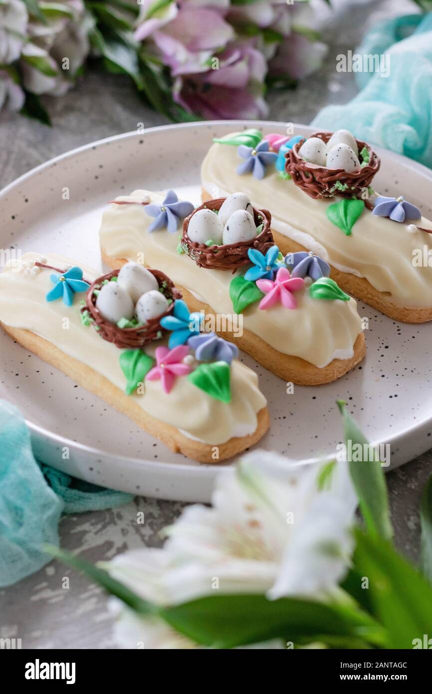 Chocolate icing marshmallows on shortcrust pastry with easter decoration. Dessert on the festive table Stock Photo