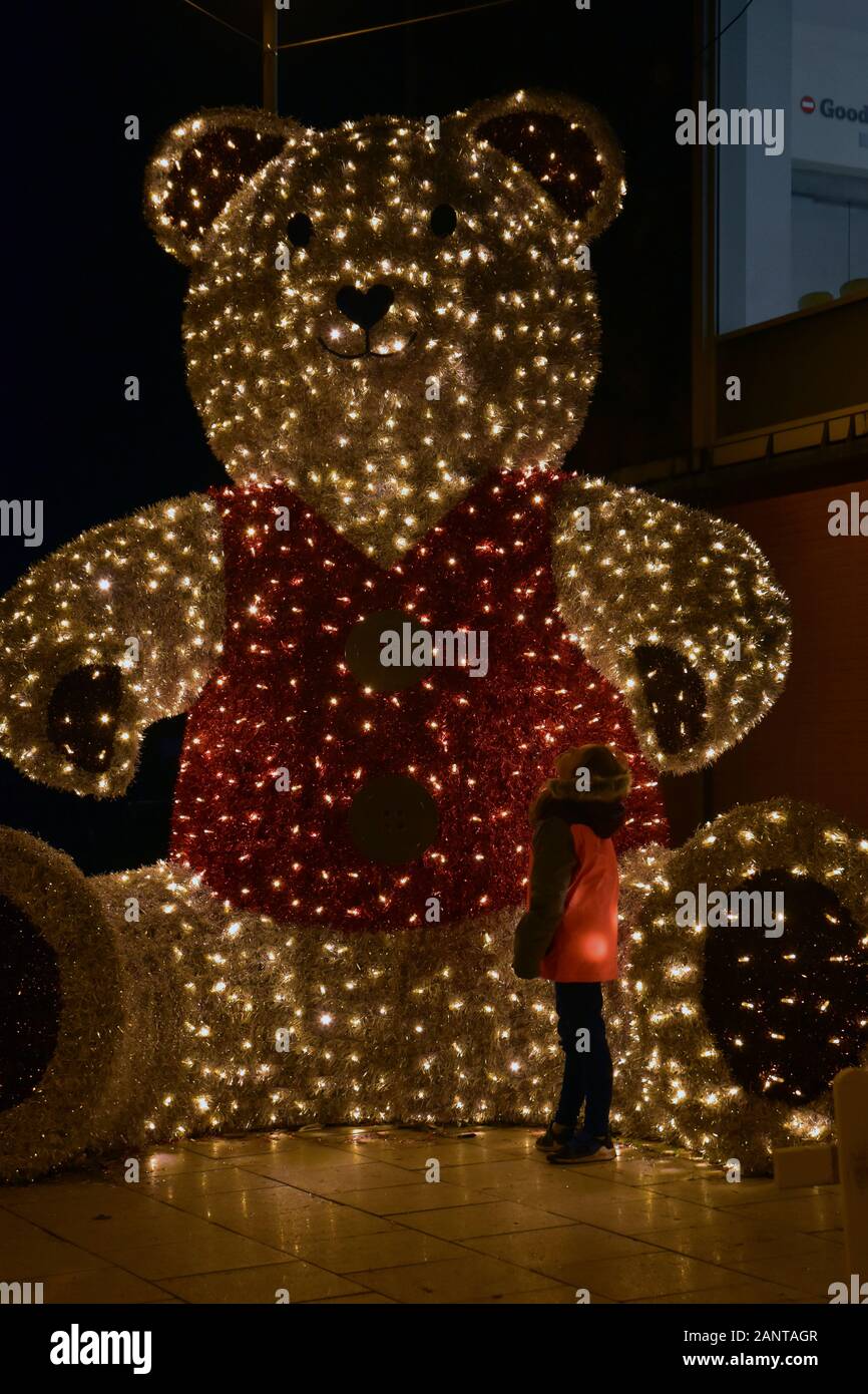 Giant christmas bear hi res stock photography and images Alamy