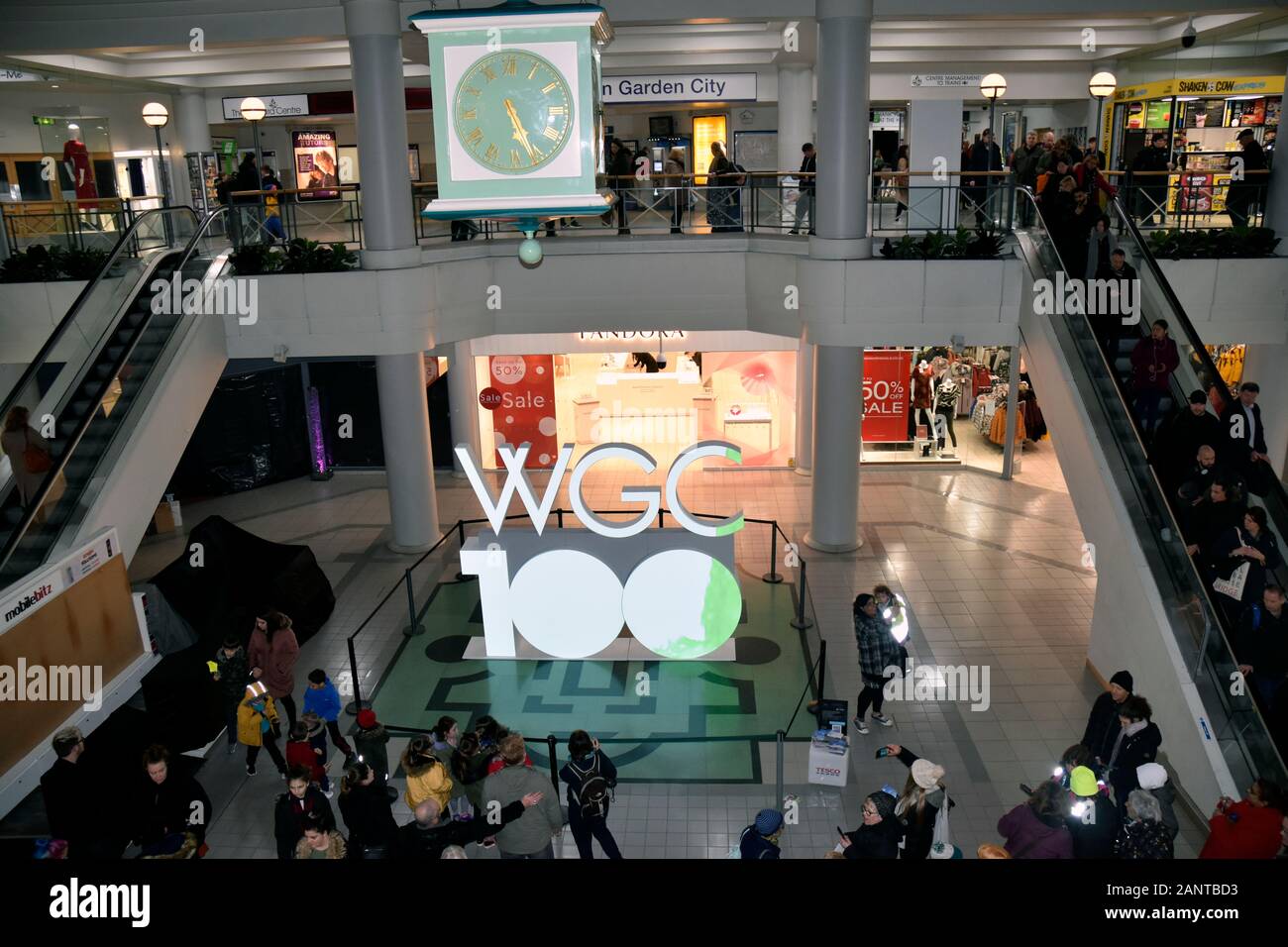 Welwyn garden city shopping hires stock photography and images Alamy