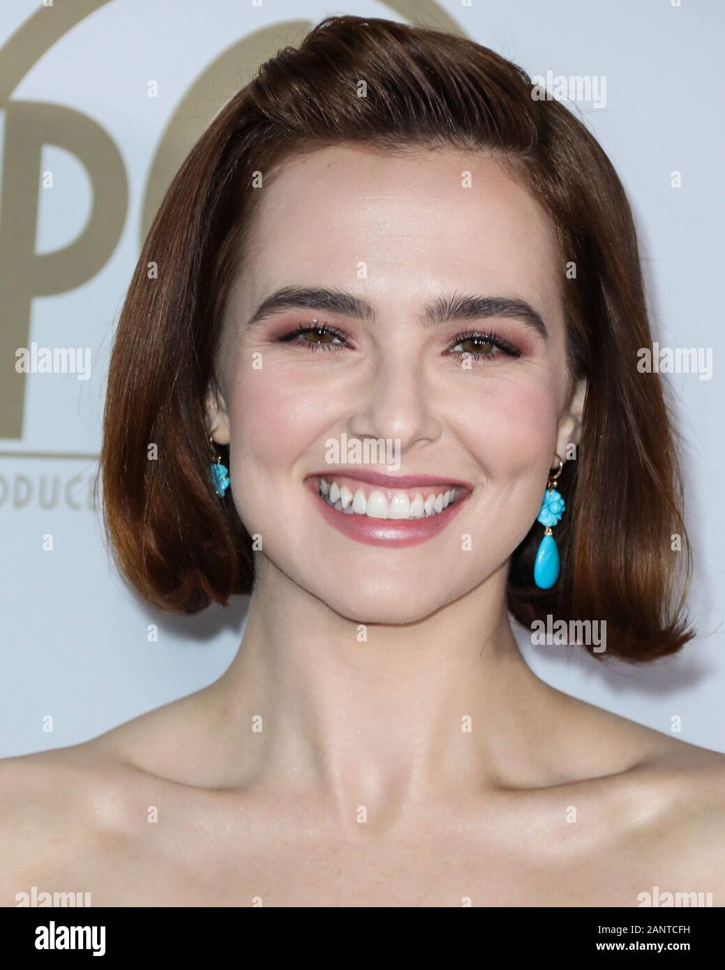 Hollywood, USA. 18th Jan, 2020. Actress Zoey Deutch wearing an Oscar de ...