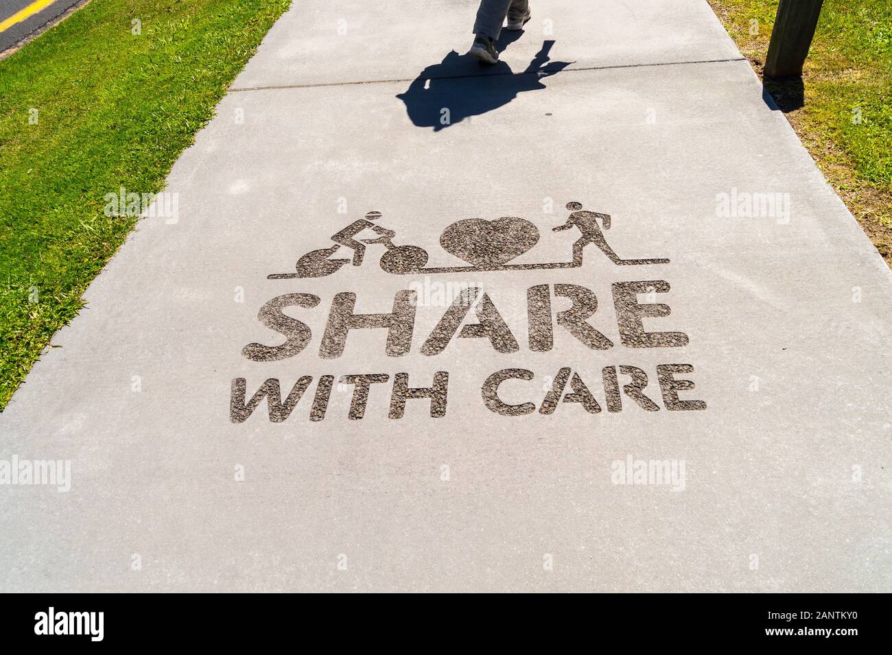 Shared path cycle sign hires stock photography and images Alamy