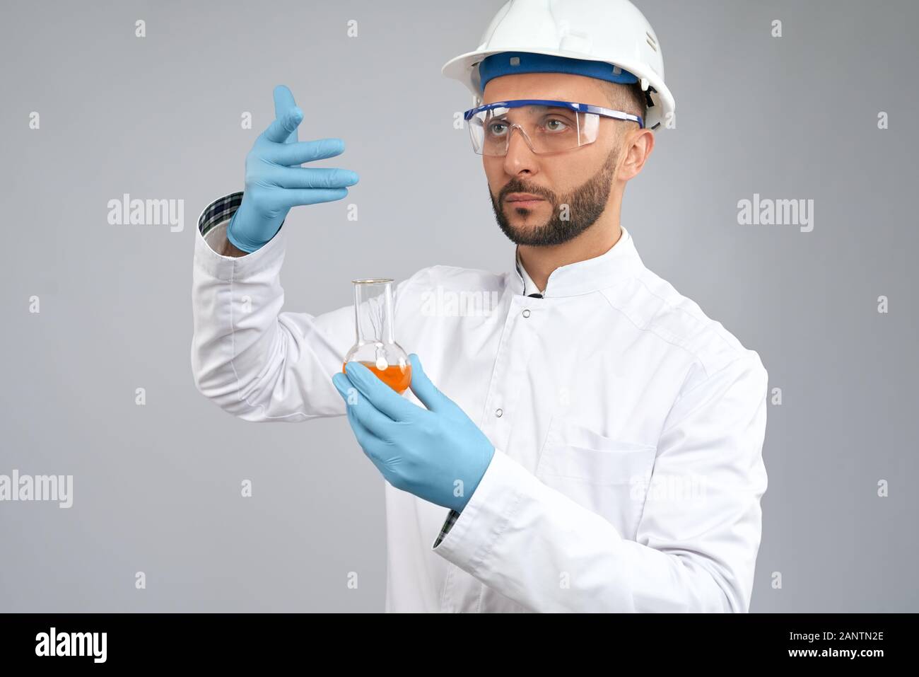 Chemical scientist hires stock photography and images Alamy