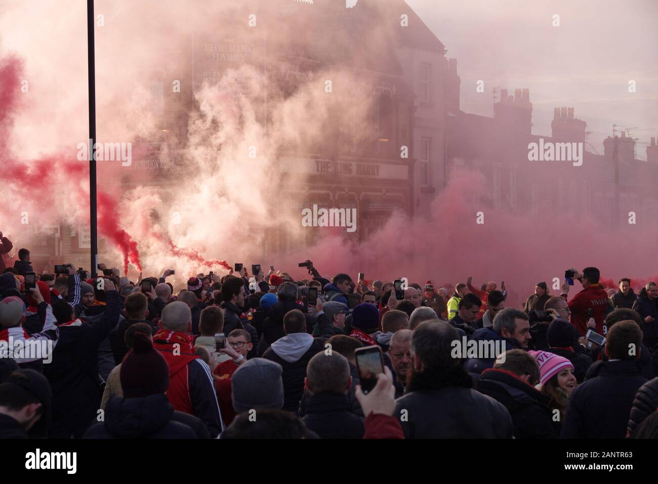 Liverpool, UK. 19th January 2020. LFC fans give the team coach a fantastic reception as they arrive for the Premier League match against Manchester United at Anfield. Credit: Ken Biggs/Alamy Live News. Stock Photo
