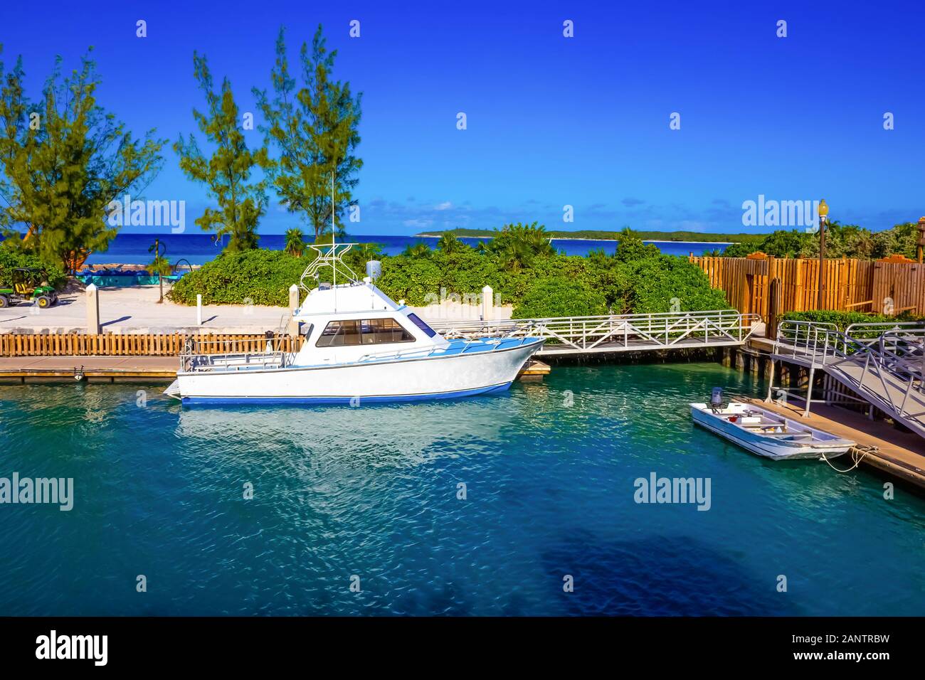 The view of beach on Half Moon Cay island at Bahamas Stock Photo Alamy