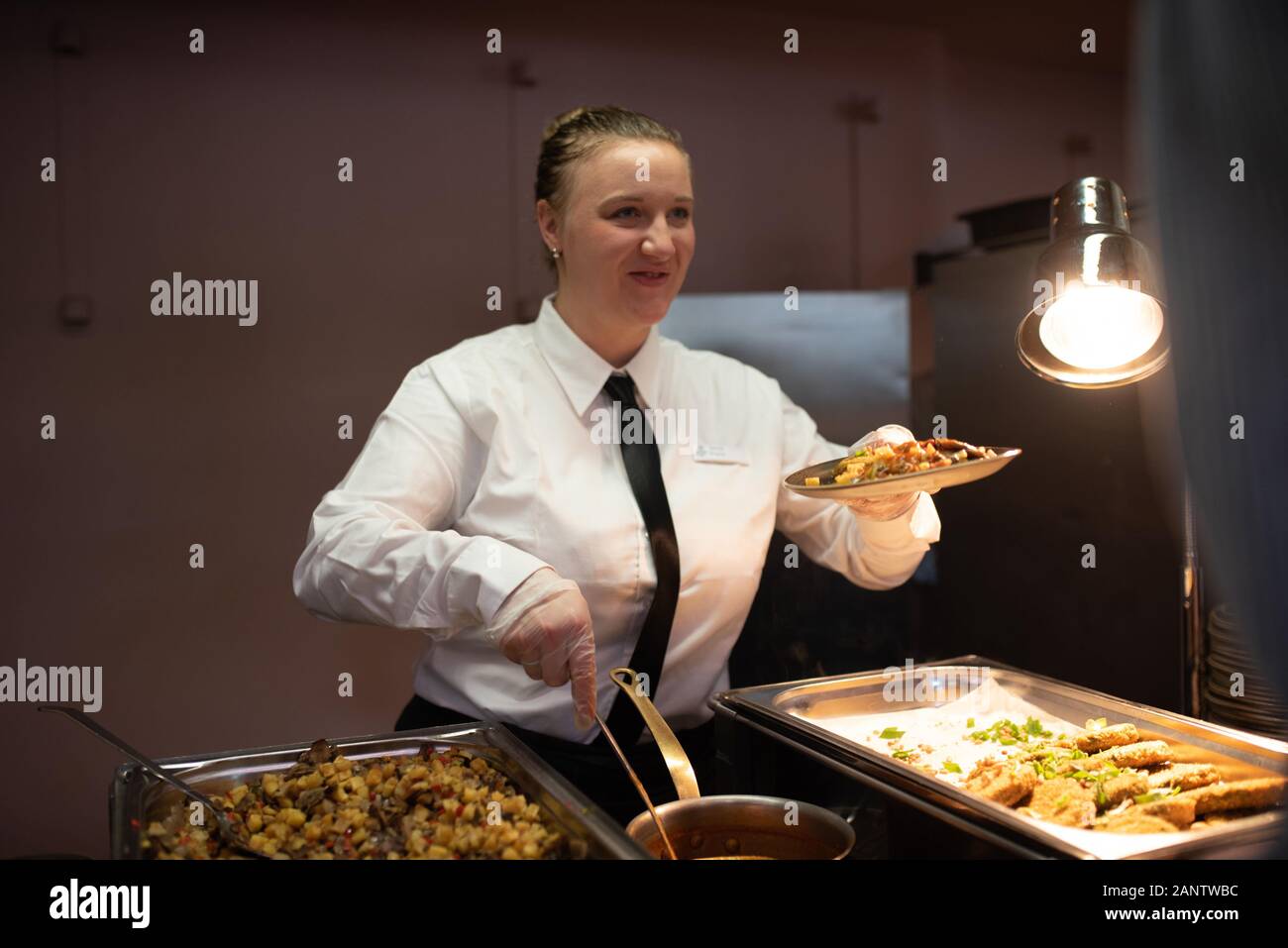 Munich, Germany. 19th Jan, 2020. An employee of Dallmayer Catering serves food to a guest at DLD Munich Conference 2020, Europe's big innovation conference, Alte Kongresshalle, Munich, January 18- 20, 2020 Picture Alliance for DLD/Hubert Burda Media | usage worldwide Credit: dpa/Alamy Live News Stock Photo