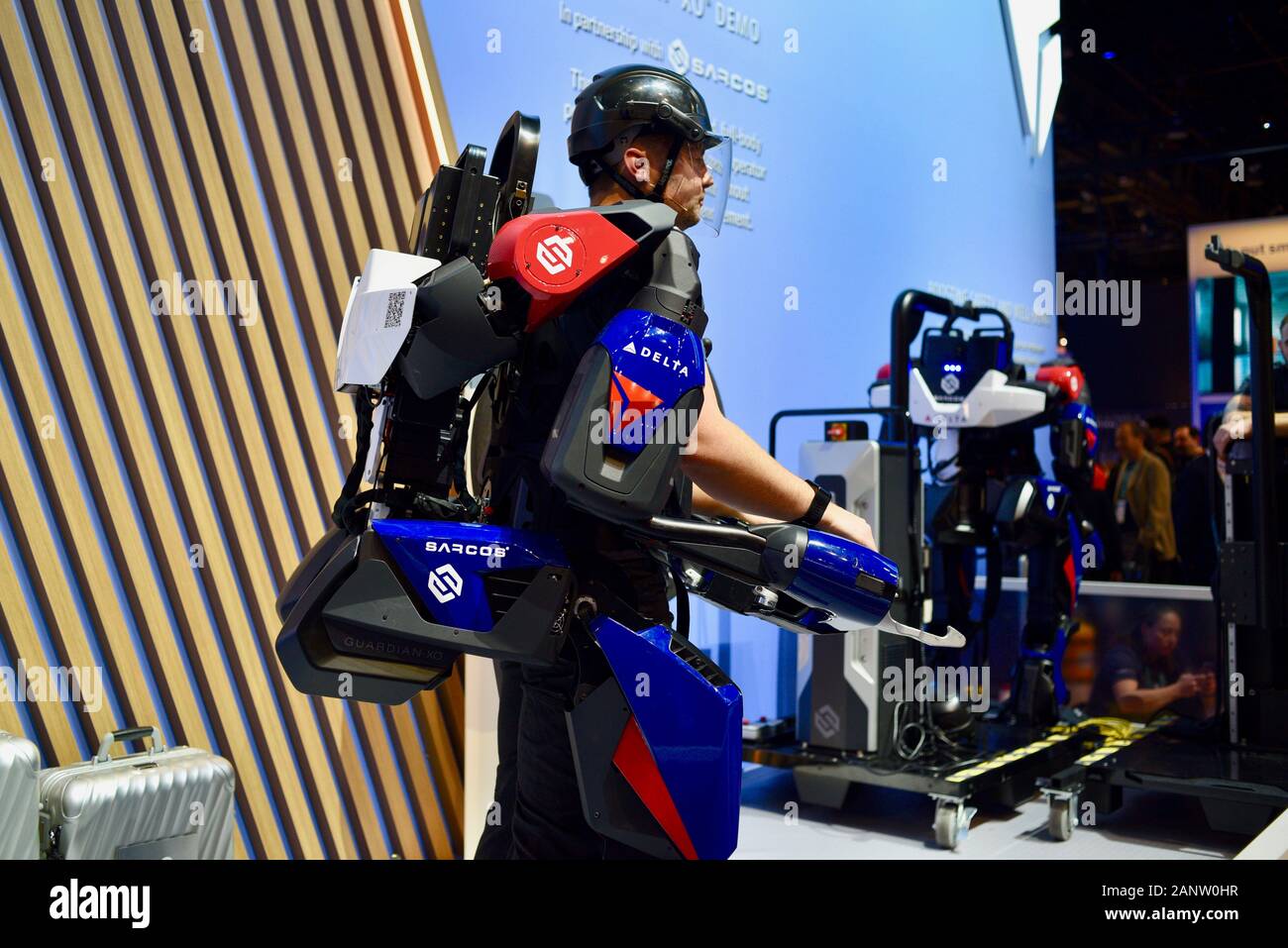 Demonstration of strength Sarcos Guardian XO full-body powered exoskeleton, soon to be used by Delta Airlines for baggage, at CES, Las Vegas, USA Stock Photo - Alamy