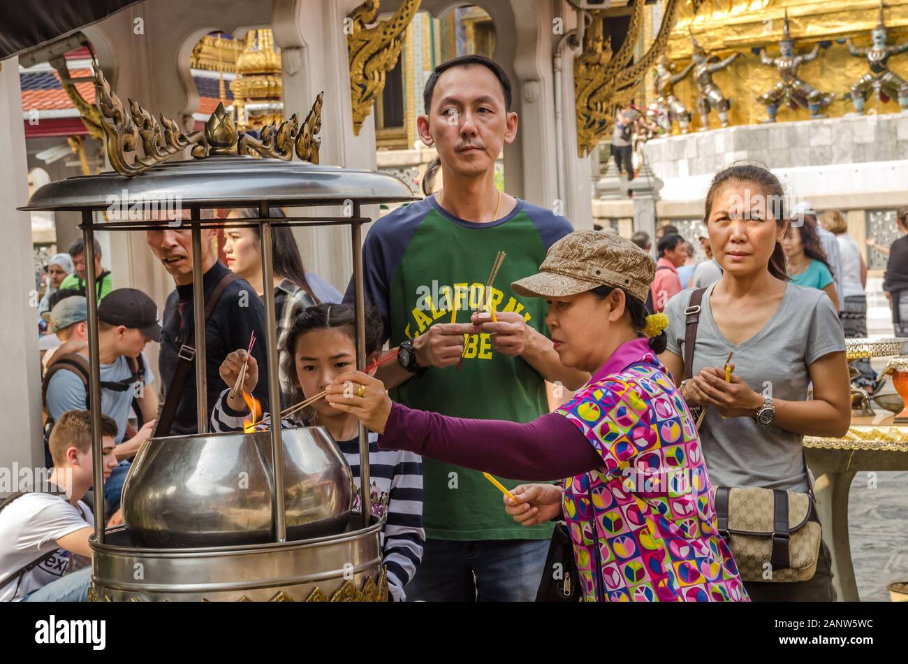 Bangkok buddhist incense burner hi-res stock photography and images - Alamy