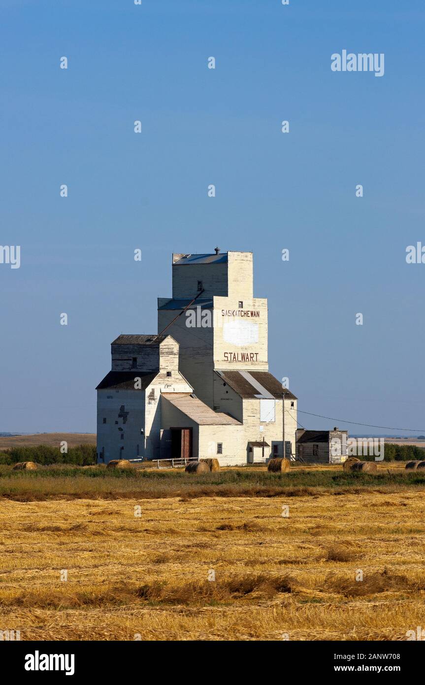 Old wooden grain silos in Stalwart, Saskatchewan, Canada Stock Photo