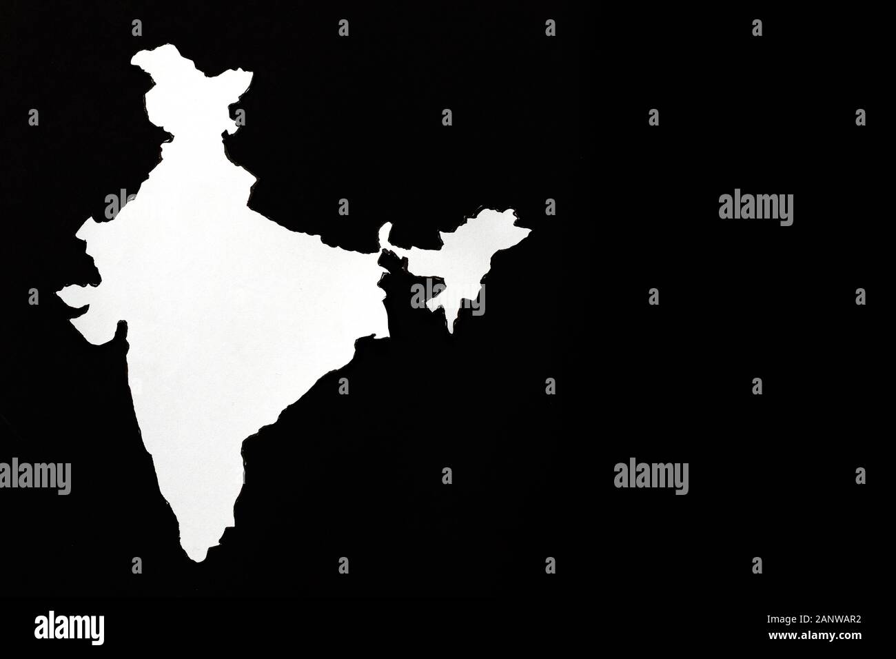 Bản đồ Ấn Độ màu trắng trên nền đen (Indian map white black background): Nếu bạn là một người yêu thích đồ họa, hãy cùng xem bản đồ Ấn Độ màu trắng trên nền đen vô cùng độc đáo. Với màu sắc tinh tế, hình ảnh này sẽ giúp bạn tìm hiểu về địa lý và văn hóa của đất nước này.