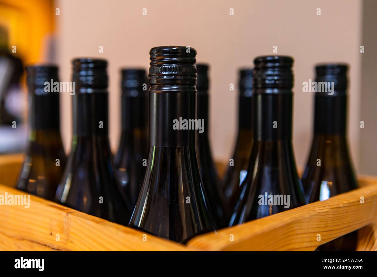 Screw cap capsule on wine hires stock photography and images Alamy