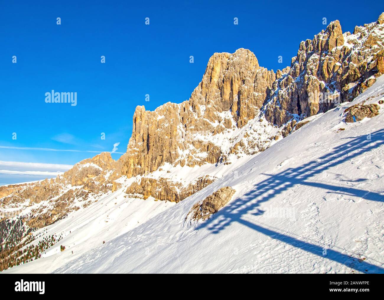 Ropeway system hi-res stock photography and images - Alamy