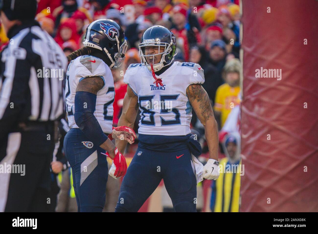 Titans RB Derrick Henry throws TD pass to TE MyCole Pruitt 