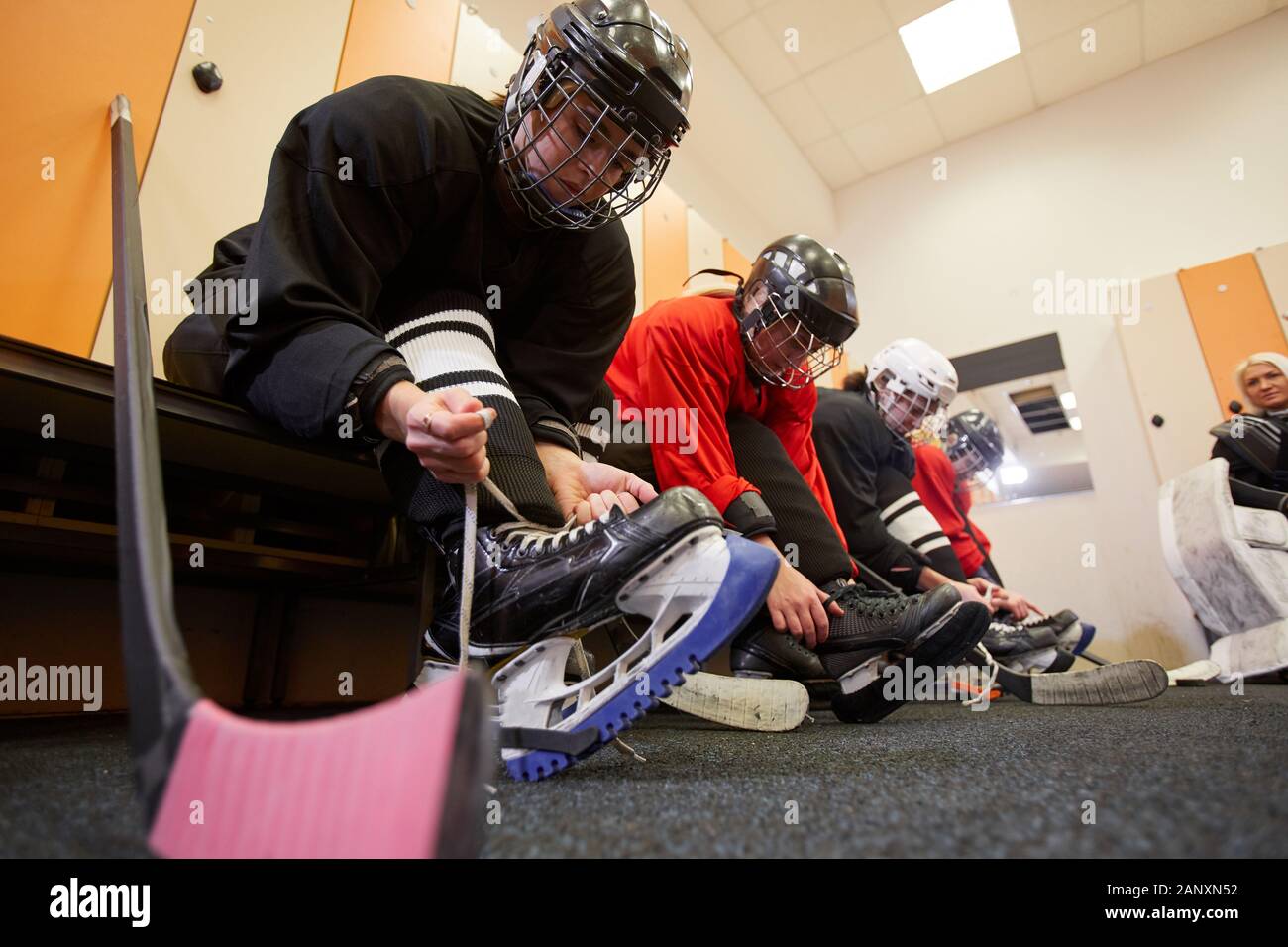 Group of women in sport uniform hires stock photography and images Alamy