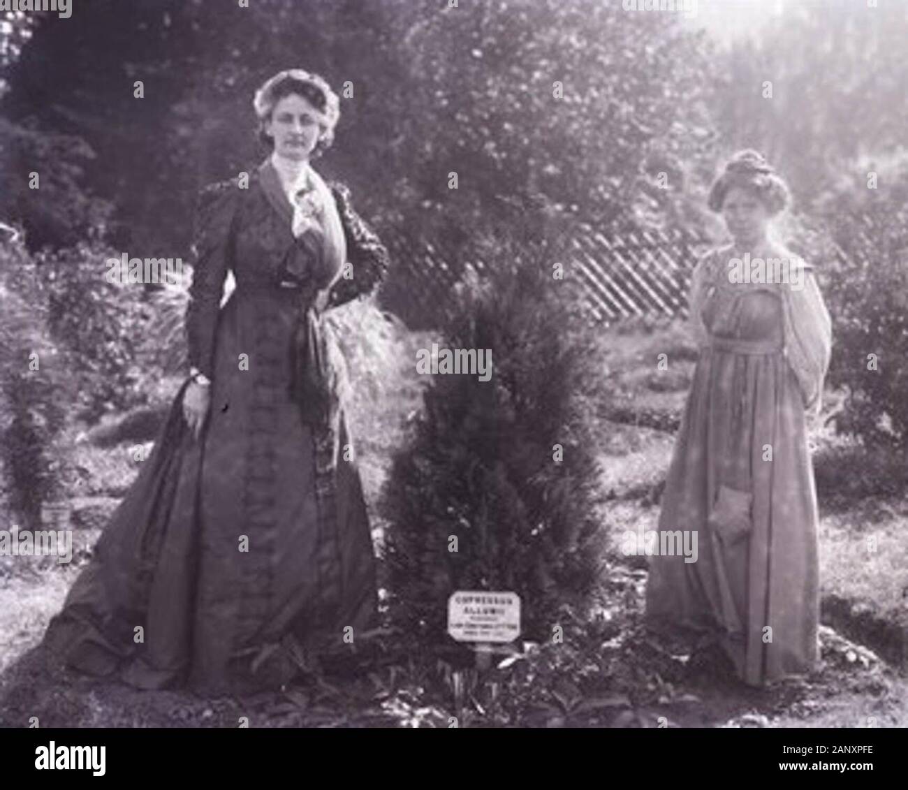 She was invited to Eagle House in Batheaston in 1910 where the leading