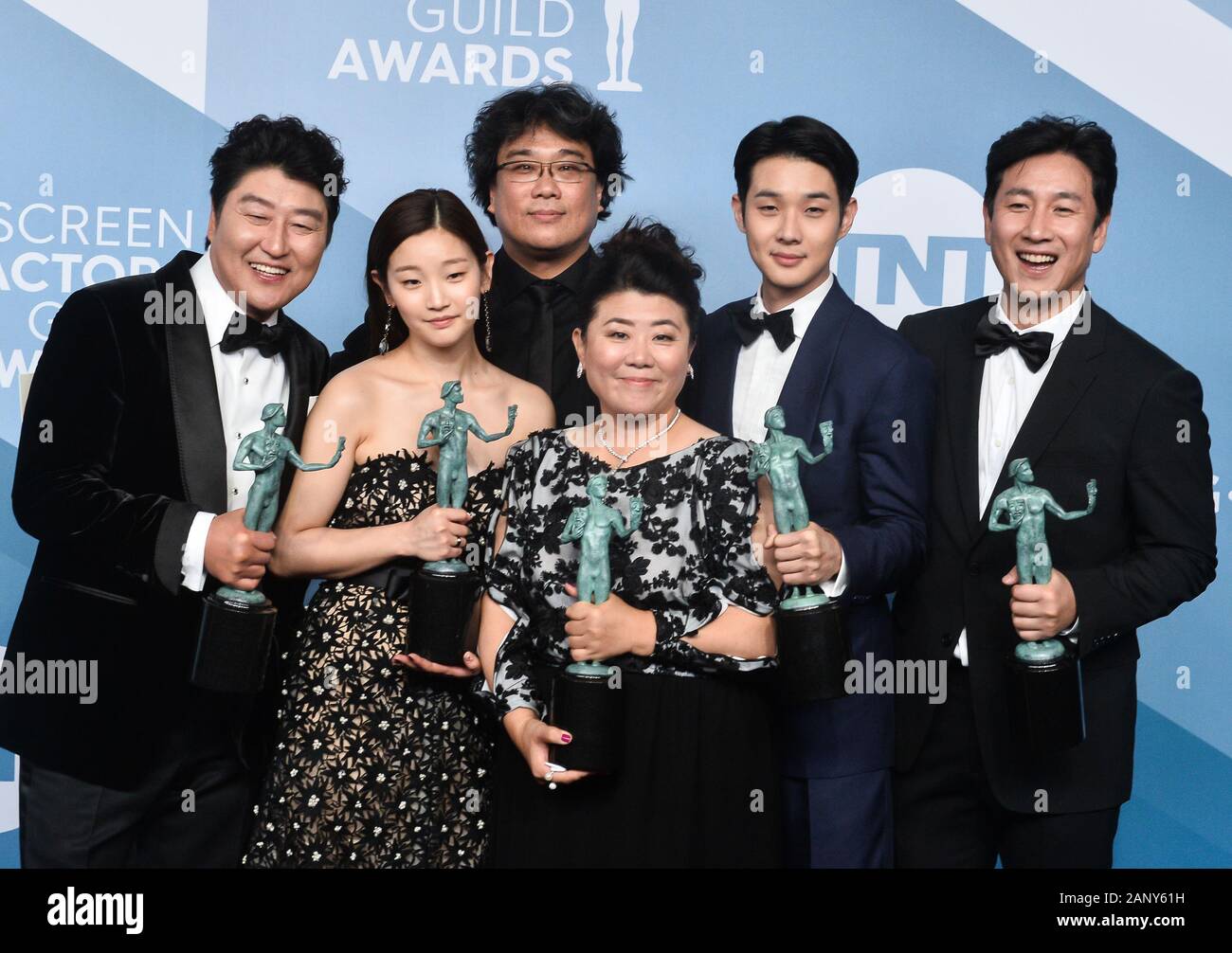 Los Angeles United States 19th Jan 2020 L R Song Kang Ho So Dam Park Jeong Eun Lee Sun Kyun Lee Woo Sik Choi And Director Bong Joon Ho Appear Backstage With The Award For Outstanding Performance By