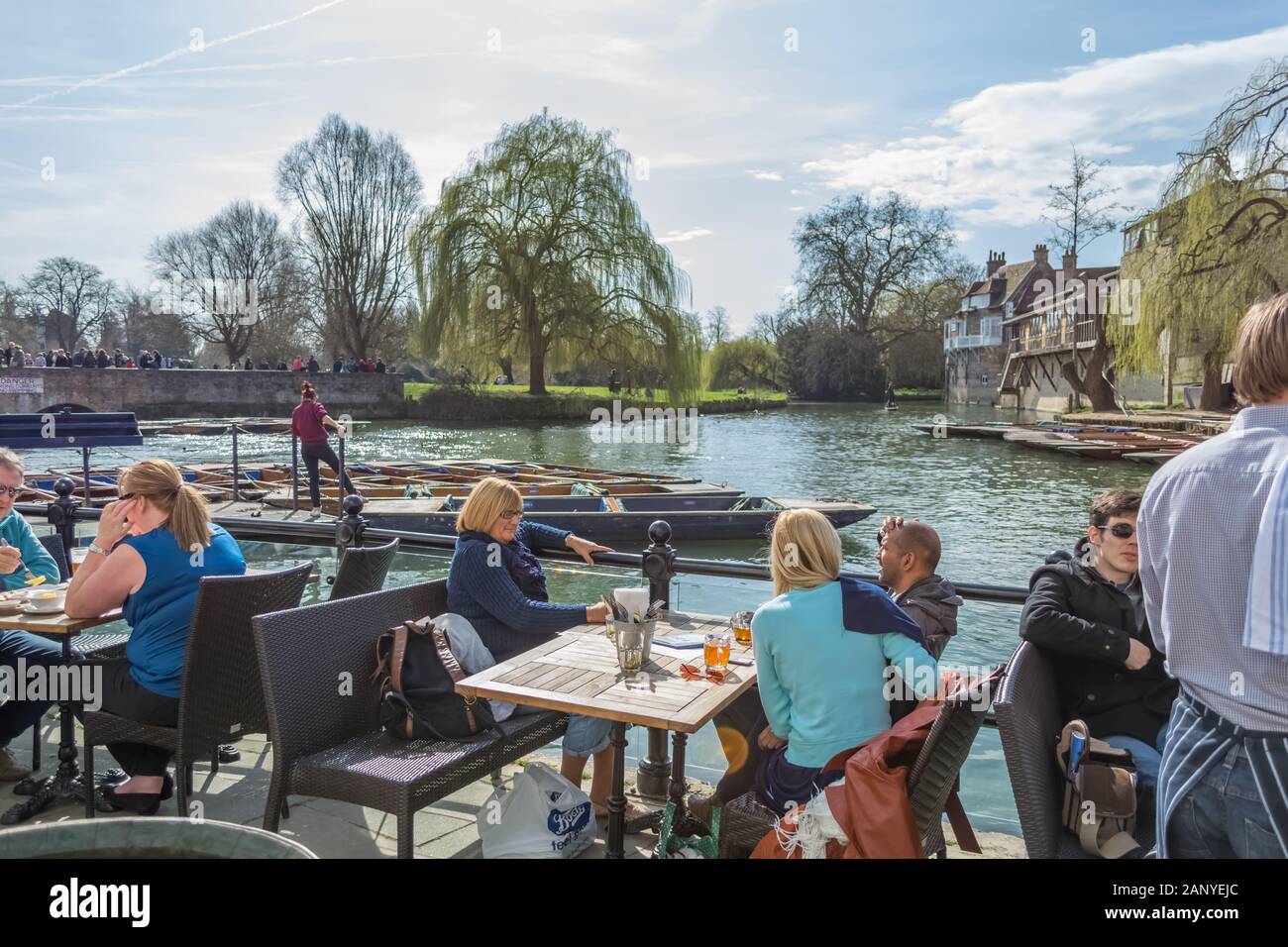 Cambridge, England / United Kingdom - 03 15 2014: View at people seat on  terrace table bar on river Cam banks, on Cambridge city Downtown, with the  ty Stock Photo - Alamy