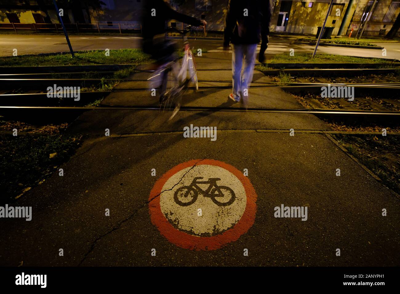a bike sign on the pavement Stock Photo Alamy