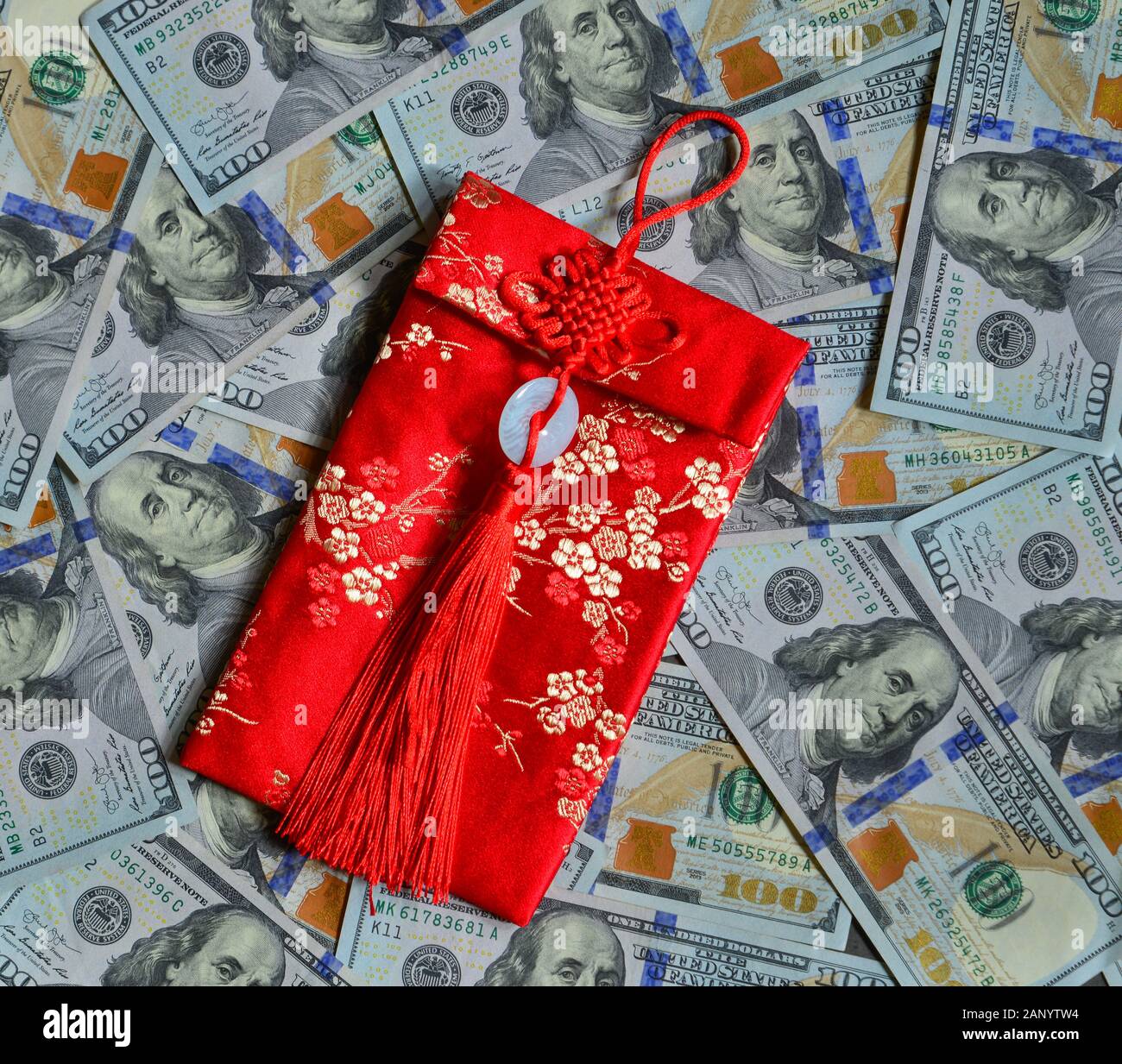 Lucky red envelope in Vietnamese Tet holiday for lucky, successful, make a  lot of money. High-quality stock images of red envelopes Lunar New Year  Stock Photo - Alamy