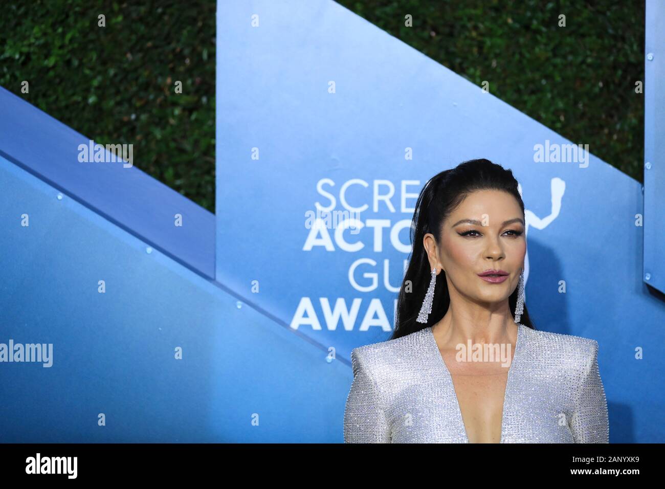 (200120) -- LOS ANGELES, Jan. 20, 2020 (Xinhua) -- Actress Catherine Zeta-Jones attends the 26th Annual Screen Actors Guild (SAG) Awards held at the Shrine Auditorium in Los Angeles, the United States, Jan. 19, 2020. (Xinhua/Li Ying) Stock Photo