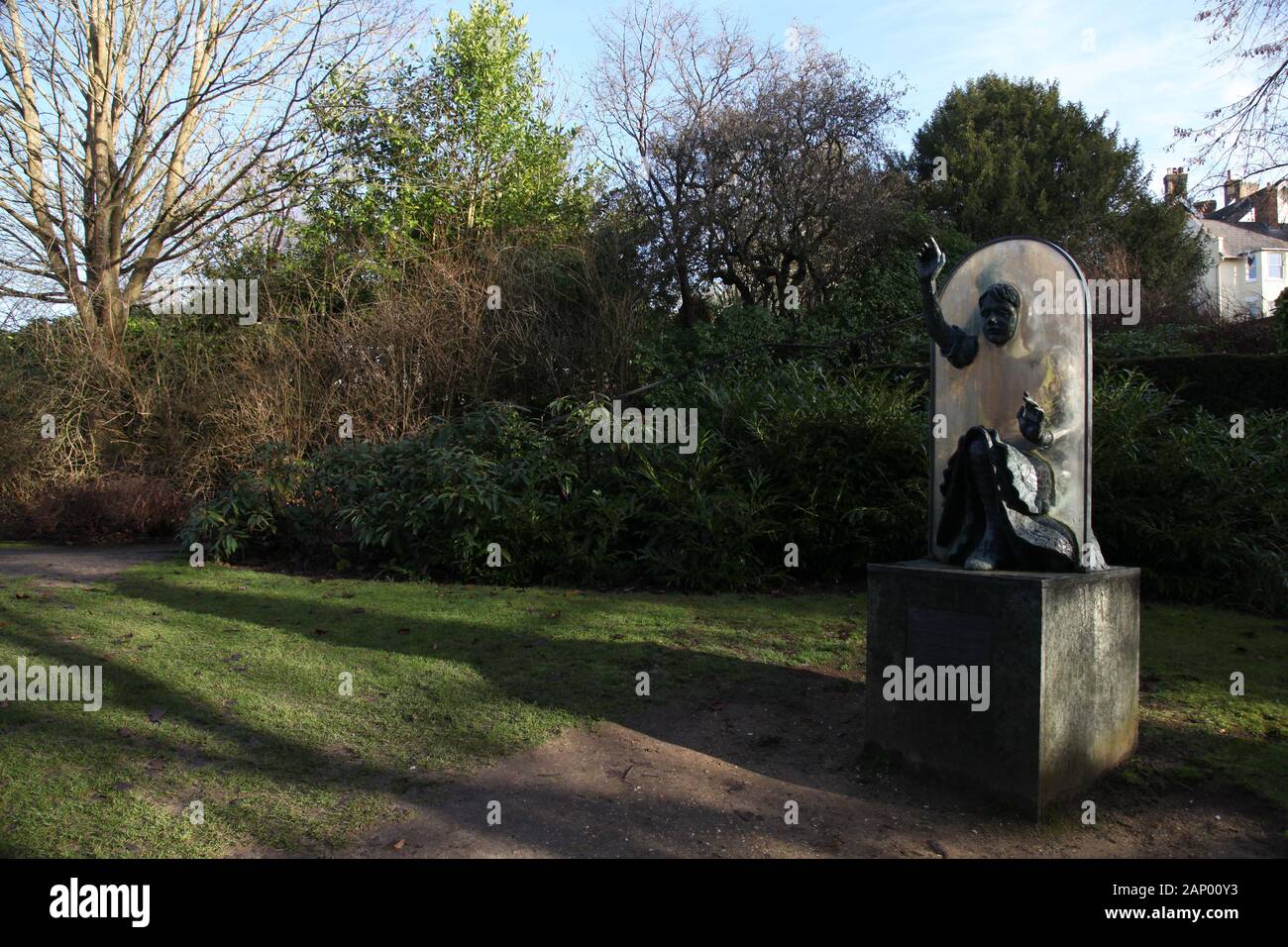 Statue of Alice passing through the looking glass by Jeanne Argent, The ...