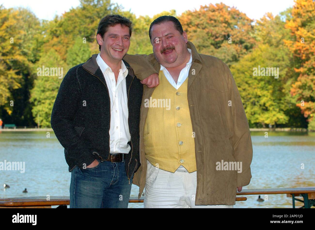 Munich, Deutschland. 20th Jan, 2020. Actor Joseph Hannesschlaeger died.  Archive photo: Joseph HANNESSCHLAEGER and Tom MIKULLA play "Die Rosenheim-Cops".  | usage worldwide Credit: dpa/Alamy Live News Stock Photo - Alamy