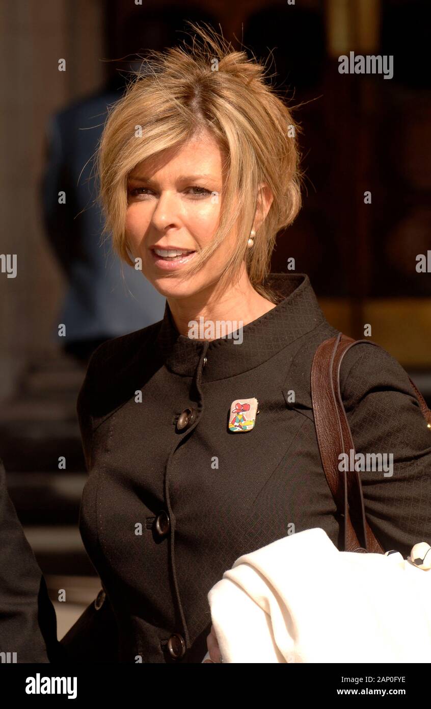 Television presenter Kate Garraway and husband Derek Draper leaving the High Court in London following her libel case victory against a tabloid newspaper in 2008. Stock Photo