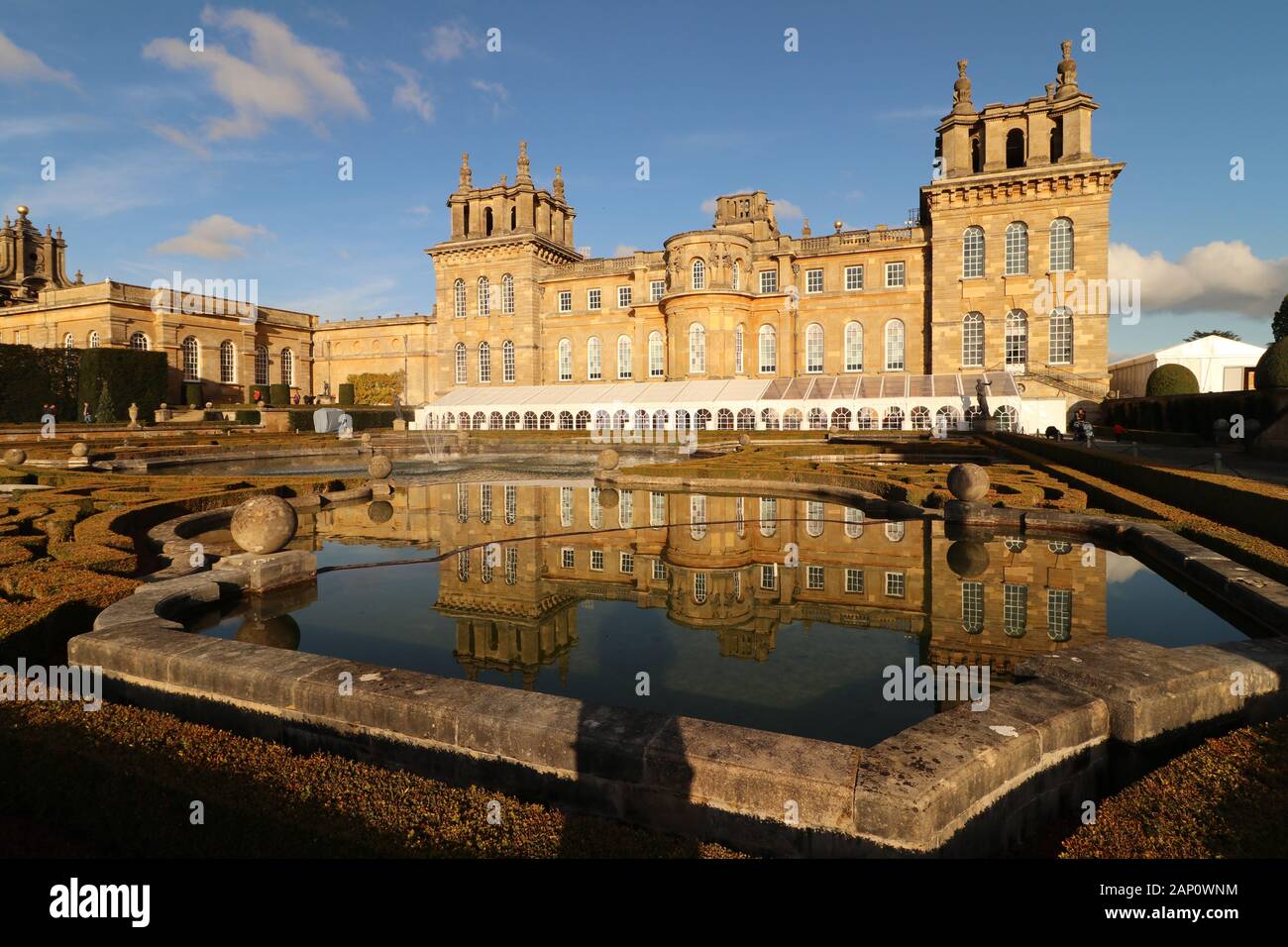 Woodstock and Blenheim Palace in Oxfordshire, England Stock Photo Alamy