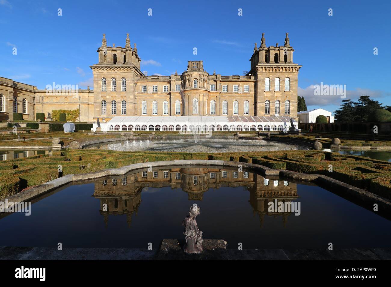 Woodstock and Blenheim Palace in Oxfordshire, England Stock Photo Alamy