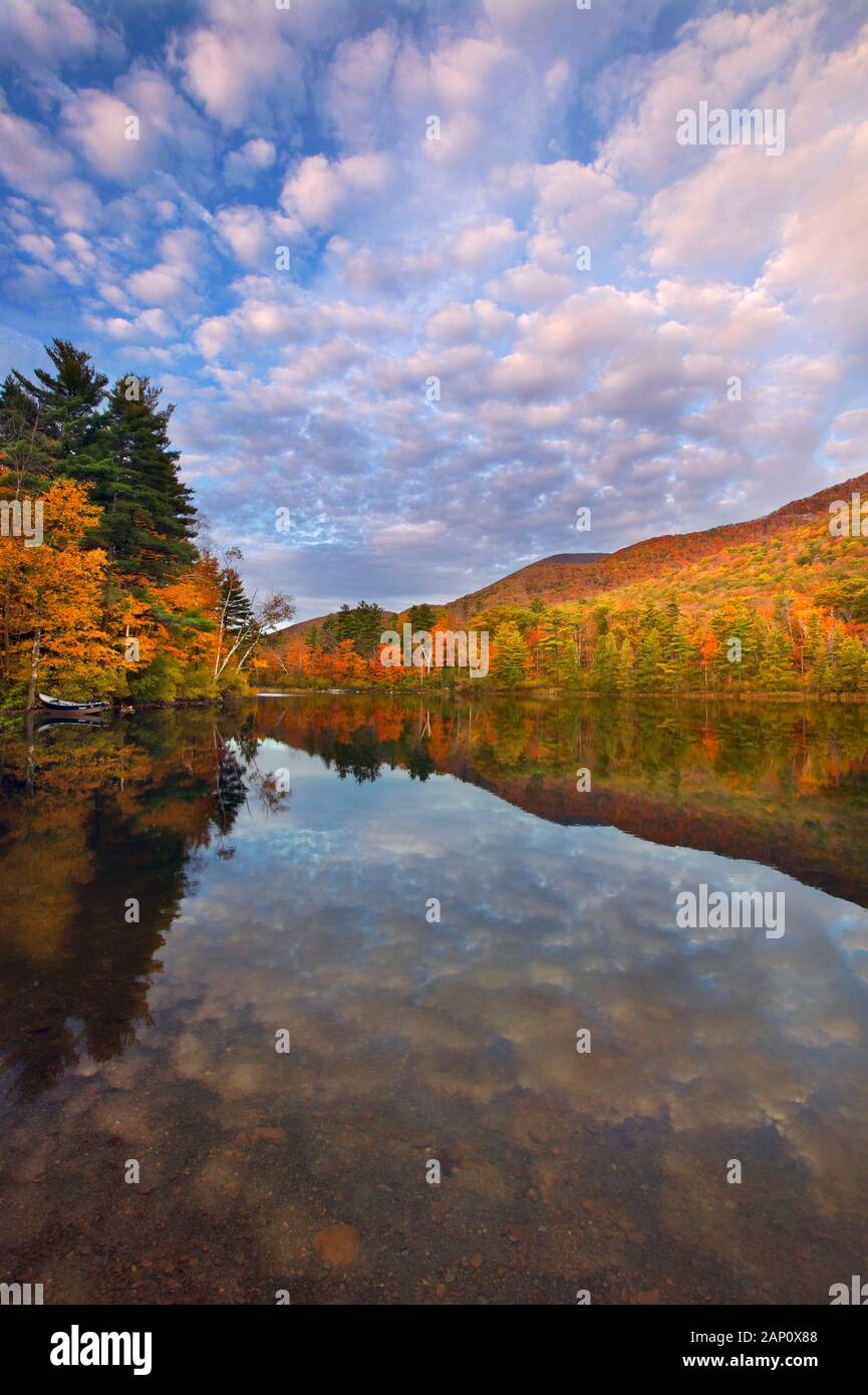 Sunrise at Equinox Pond in Autumn Manchester, Vermont, New England, USA Stock Photo