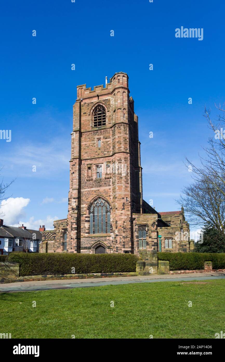 St Mary's church, a Church of England parish church in Widne.. Built in 1910 of red-flecked sandstone to a design of architects Austin and Paley Stock Photo