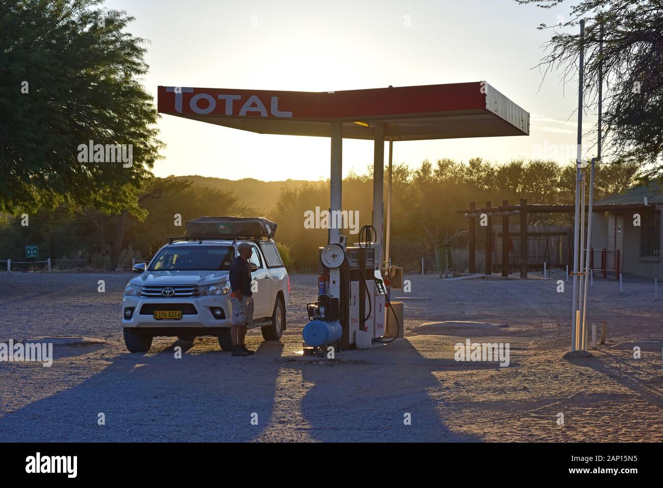 In the early morning, an off-road vehicle in the Kgalagadi Transfrontier National Park is refueled in an off-road vehicle, taken on 24.02.2019. The Kgalagadi Transfrontier National Park was created in 1999 by merging the South African Kalahari-Gemsbok National Park and the Gemsbok National Park in Botswana and is a cross-border nature reserve in the Kalahari Desert with an area of around 38,000 square kilometers. The park is particularly known for its lions, which can often be found there, but also for numerous other wild animals that live here. Photo: Matthias Toedt / dpa-Zentralbild / ZB / P Stock Photo