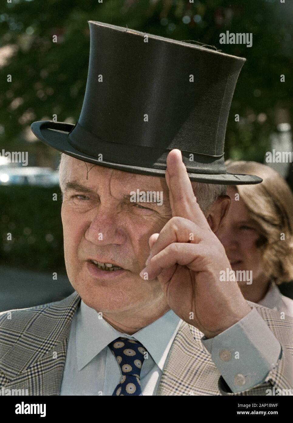 Brandenburg / SPD / 1994 Manfred Stolpe with cylinder party congress in  Gloewen // Hat / [automated translation] Stock Photo - Alamy