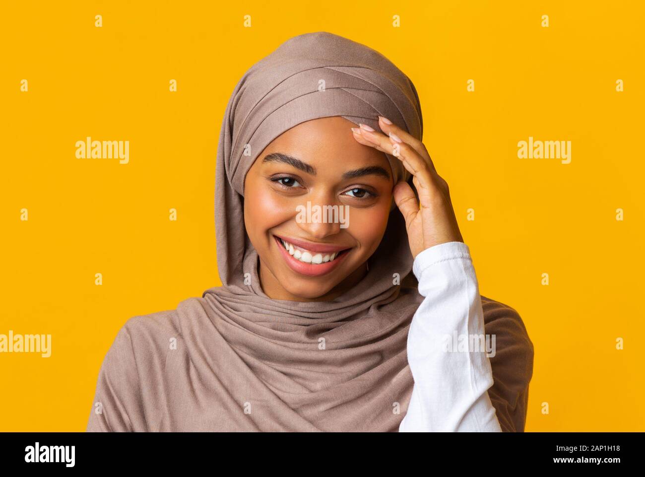 Modest girl hi-res stock photography and images - Alamy