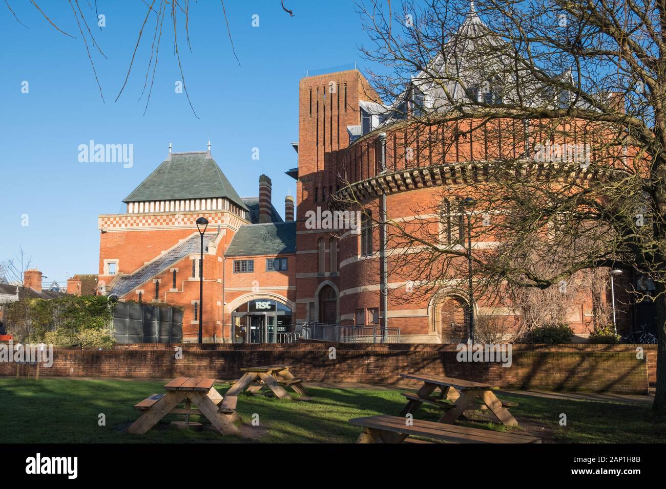 The Royal Shakespeare Theatre on the bank of the River Avon on Stratford-upon-Avon, Warwickshire, UK Stock Photo