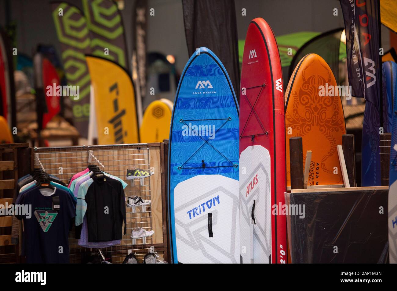 Wakeboards, surfboards, sails, feature, symbolic photo, border motif