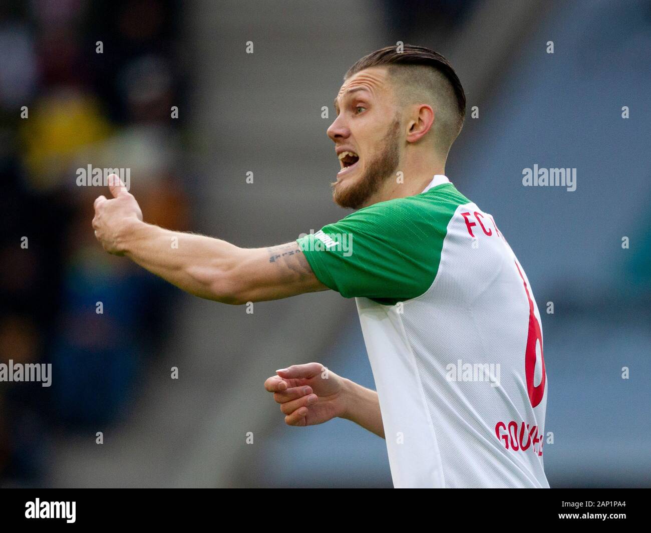 Jeffrey GOUWELEEUW (# 6, A). Soccer, FC Augsburg (A) - Borussia Dortmund (DO) 3: 5, Bundesliga, 18th matchday, season 2019/2020, on January 18, 2020 in Augsburg/WWKARENA/Germany. Editor's note: DFL regulations prohibit any use of photographs as image sequences and/or quasi-video. ¬ | usage worldwide Stock Photo