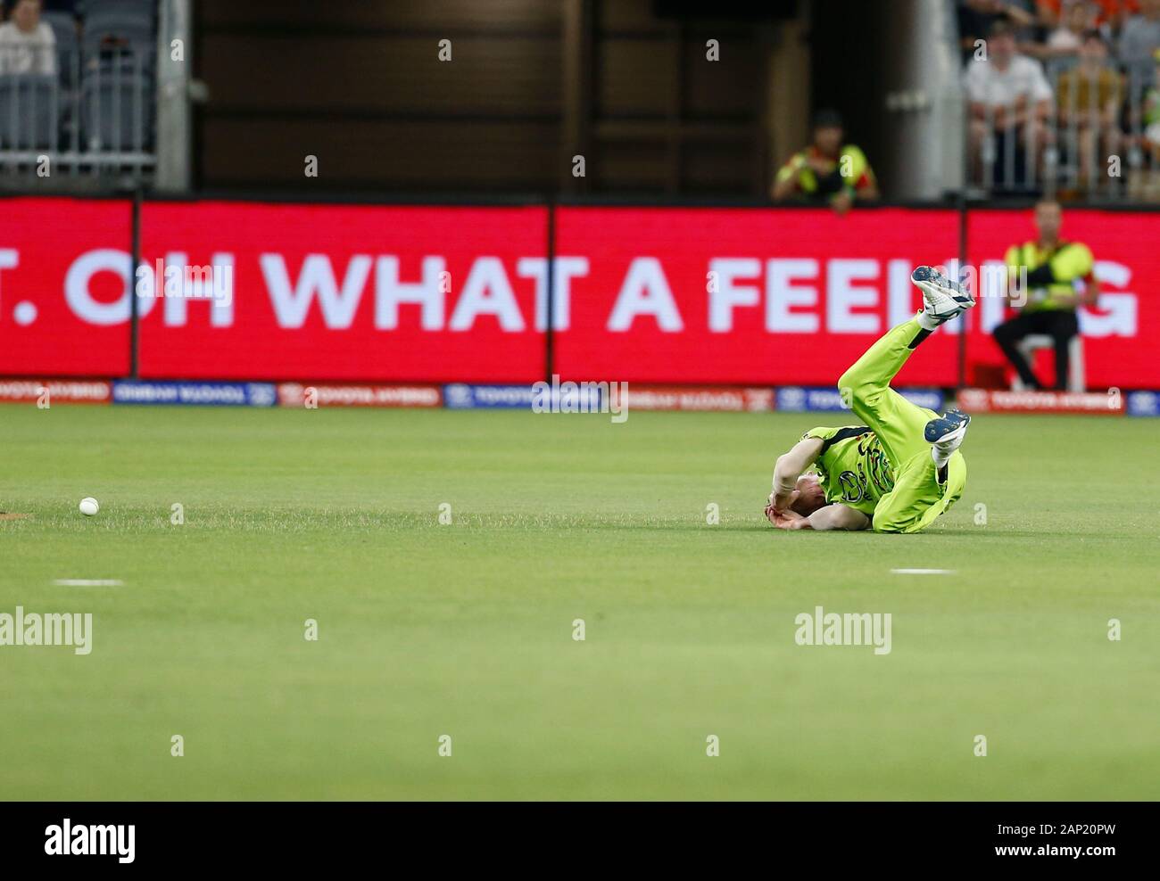 Perth, Australia. 20th Jan, 2020. Big Bash League Cricket, Perth Scorchers versus Sydney Thunder; Brendan Dogged of the Sydney Thunder drops his fourth catch for the night - Editorial Use Credit: Action Plus Sports Images/Alamy Live News Stock Photo