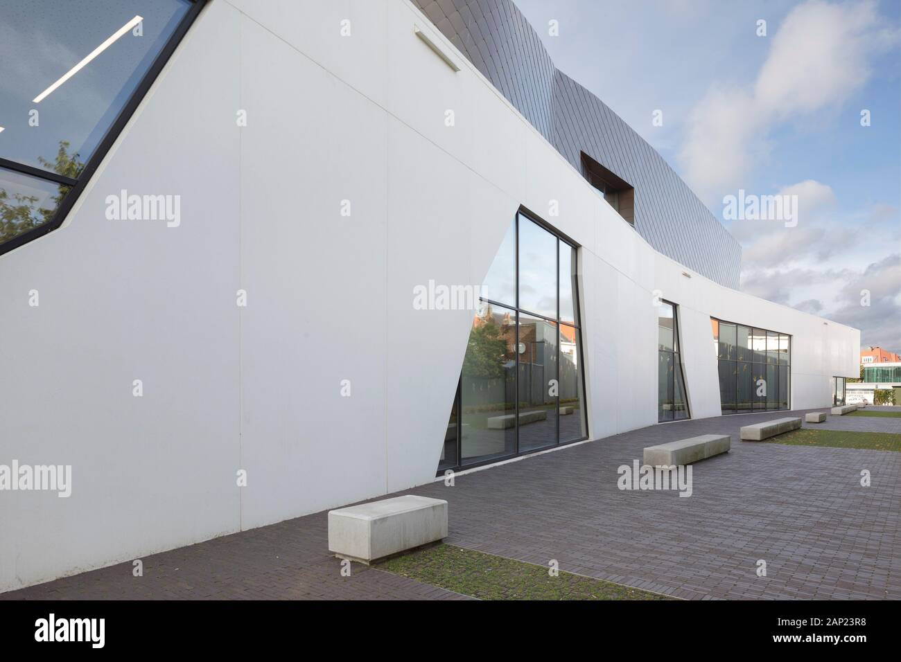 Side elevation. Cultuurcentrum De Factorij, Zaventem, Belgium. Architect: ebtca Architecten & Archiles architecten , 2017. Stock Photo