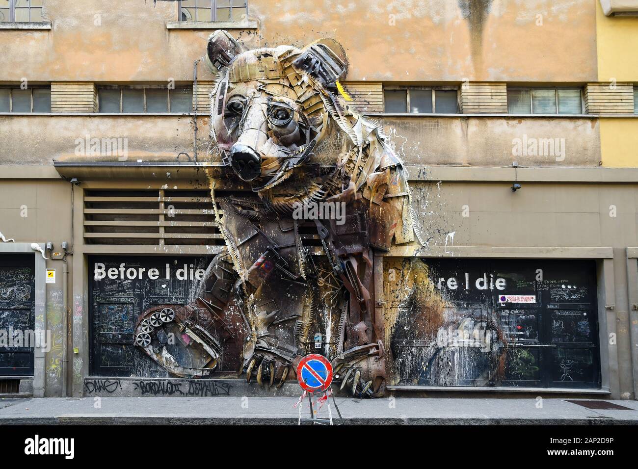 "The Bear", artwork by the Portuguese street artist Bordalo II, on the ...